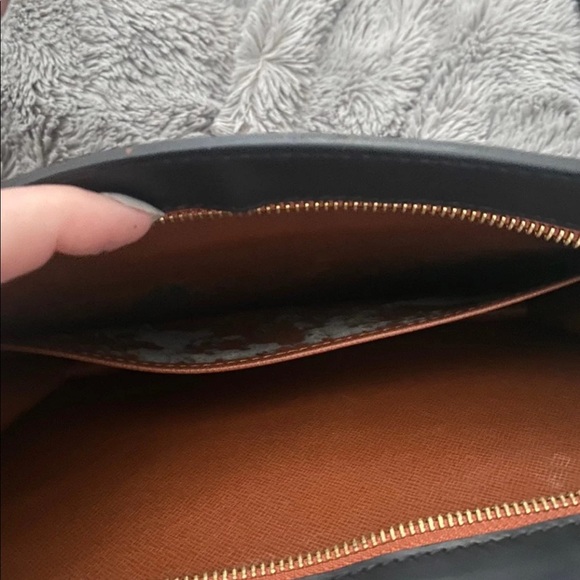 Auth louis vuitton crossbody ❌SOLD❌ - Picture 7 of 11
